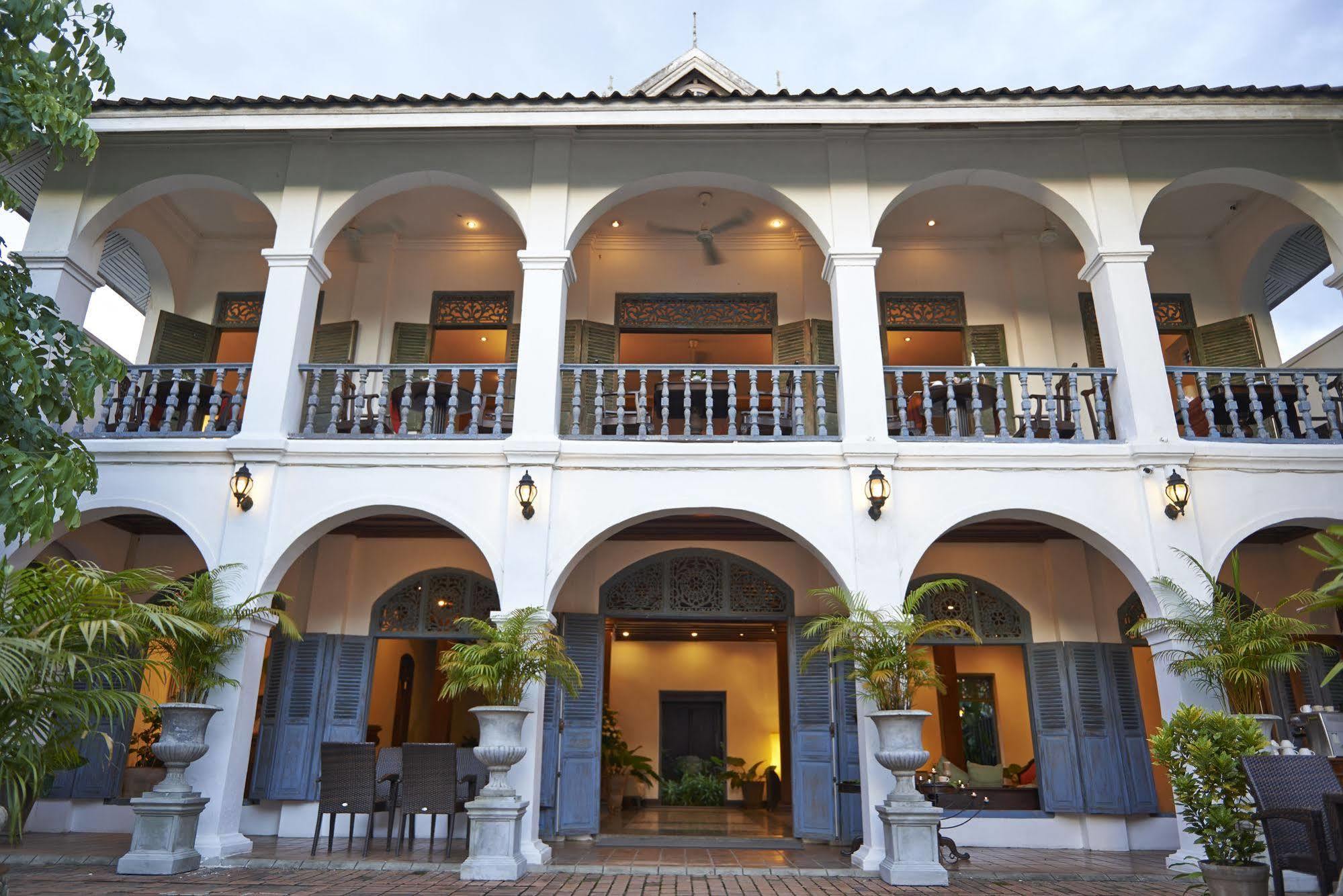 Villa Santi Hotel Luang Prabang Exterior photo